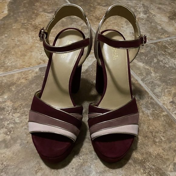 NWOT Michael Kors Heels - Picture 2 of 3